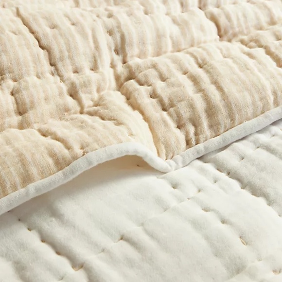 Anthropologie Reversible Airy Gauze King Quilt - Picture 2 of 4